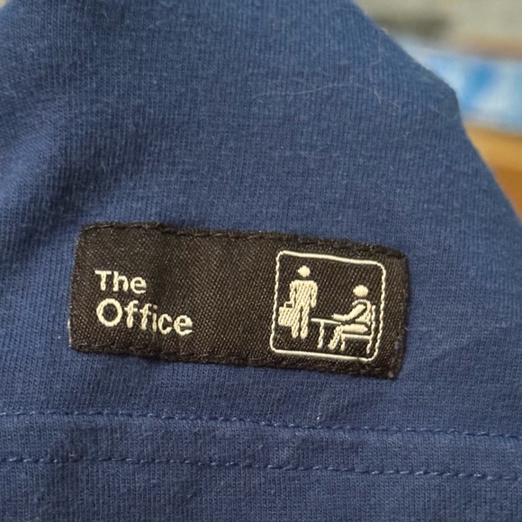 The Office -greetings from Scranton blue tshirt, size small - Picture 3 of 7